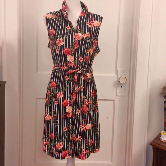 Dresses & Skirts - Striped floral dress